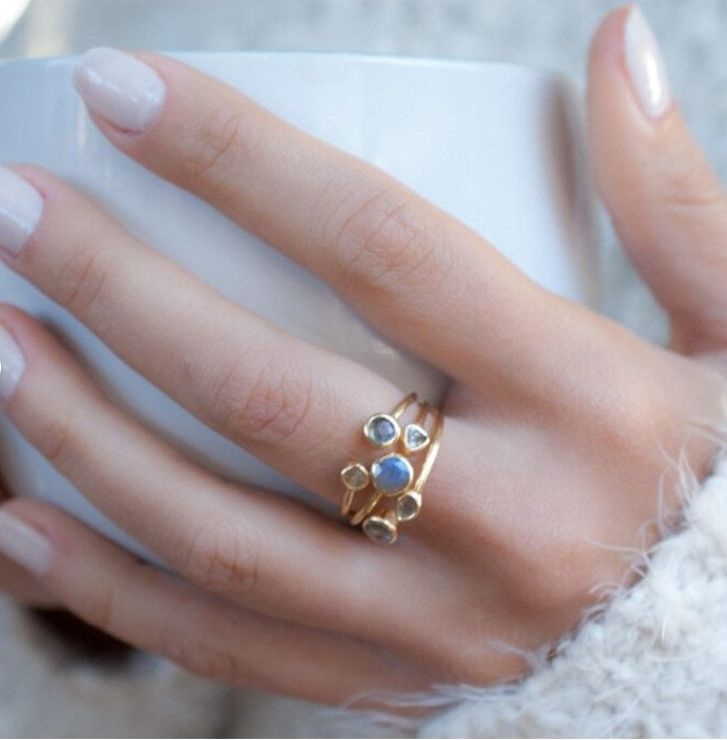 Janaina Ring Rainbow Labradorite Gold