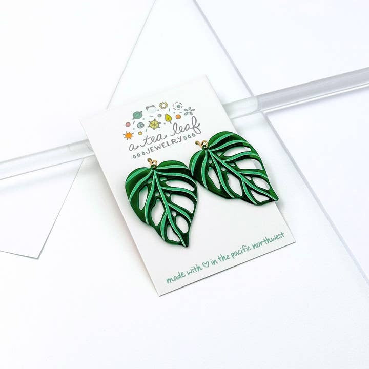 Monstera Adansonii Earrings Emerald Gold